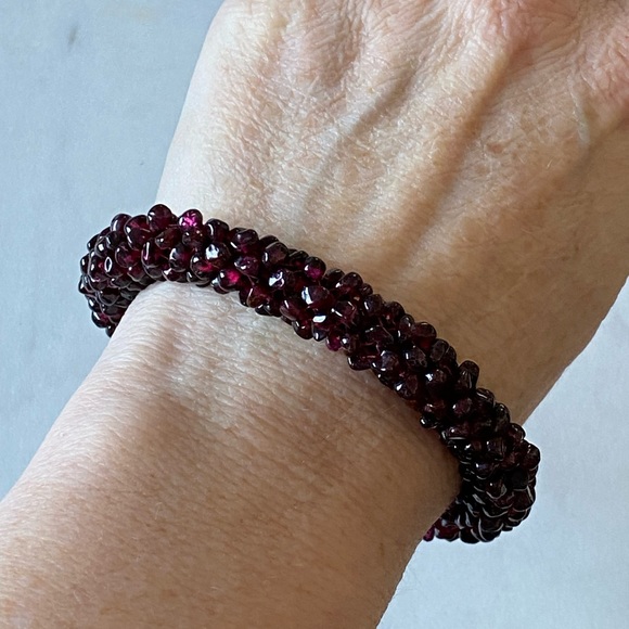 Vintage 1970s Garnet bead continuous bangle bracelet 7” - Picture 7 of 7